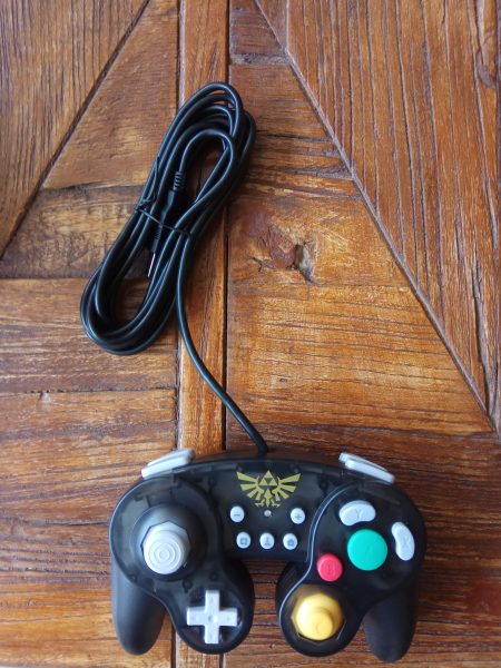 Hori presenta su nuevo mando tipo GameCube de Zelda para Nintendo